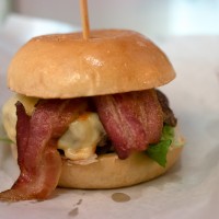 HOLY BURGER – Ótima opção de hambúrguer!