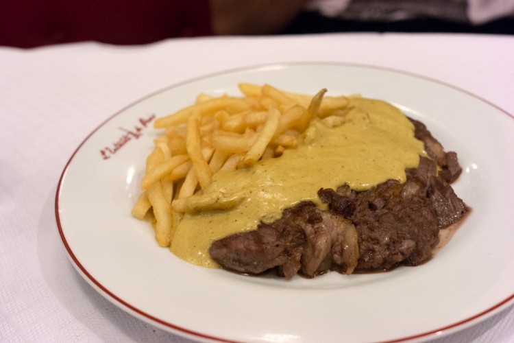 L’ENTRECÔTE DE PARIS HIGIENÓPOLIS – Para quem ama carne e batata frita!