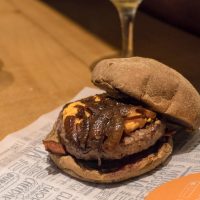 GIN BBQ BAR – Gin Tônica e hambúrgueres deliciosos!